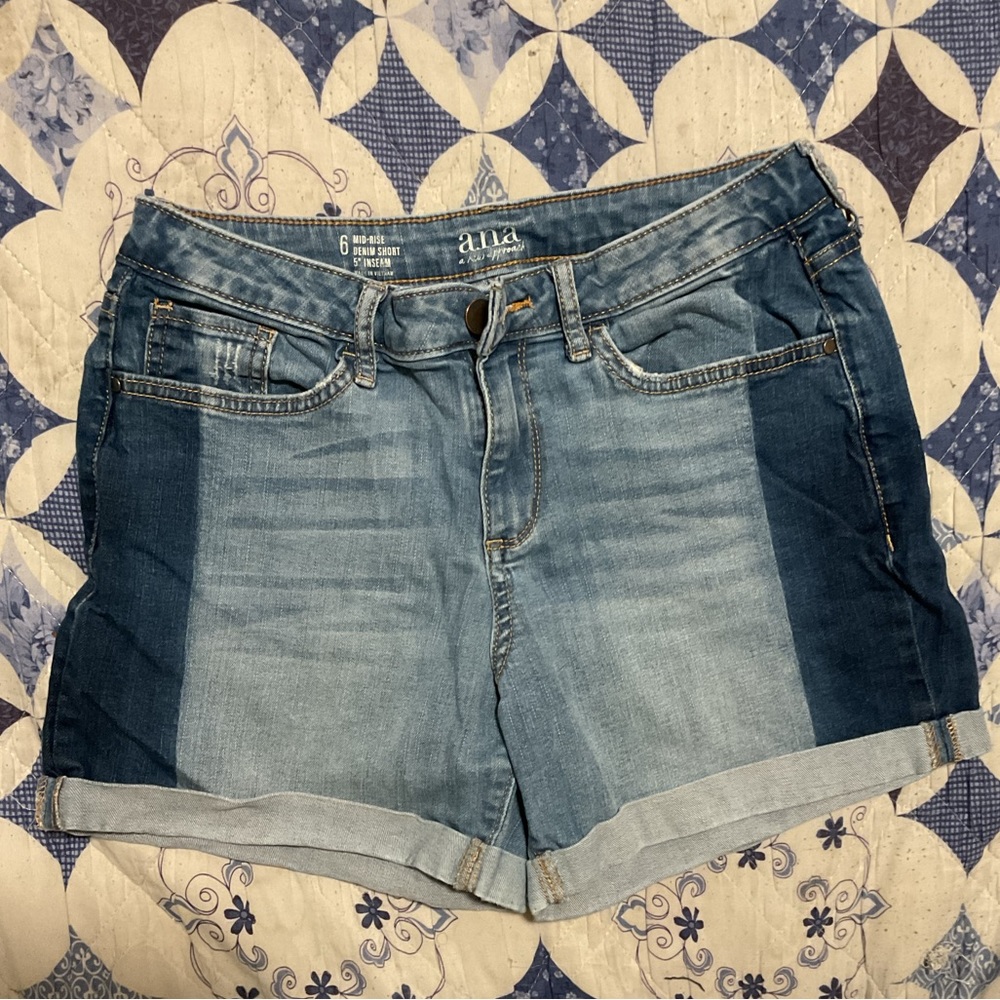 a.n.a two color mid rise denim shorts size 6